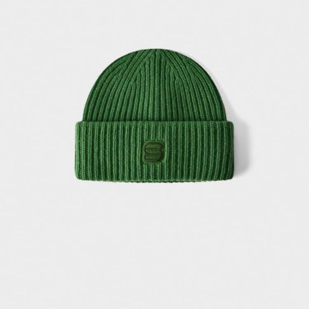 Aritzia hat